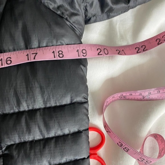 Women's Mountain Hardwear Marblemount Down Feather Black Parka with Hood-Medium - Picture 9 of 10